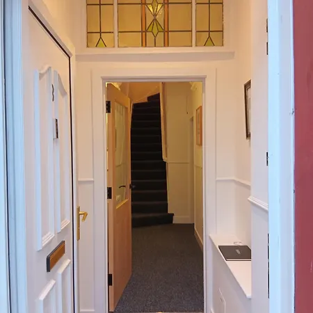 City Centre Ensuite 15 Mins Walk From Station