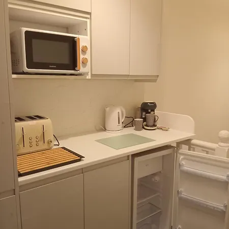 홈스테이 City Centre Ensuite 15 Mins Walk From Station